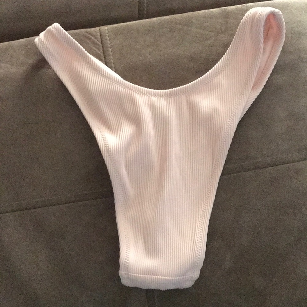 Light Peach Hi-Leg Cheeky bottoms - Picture 2 of 3